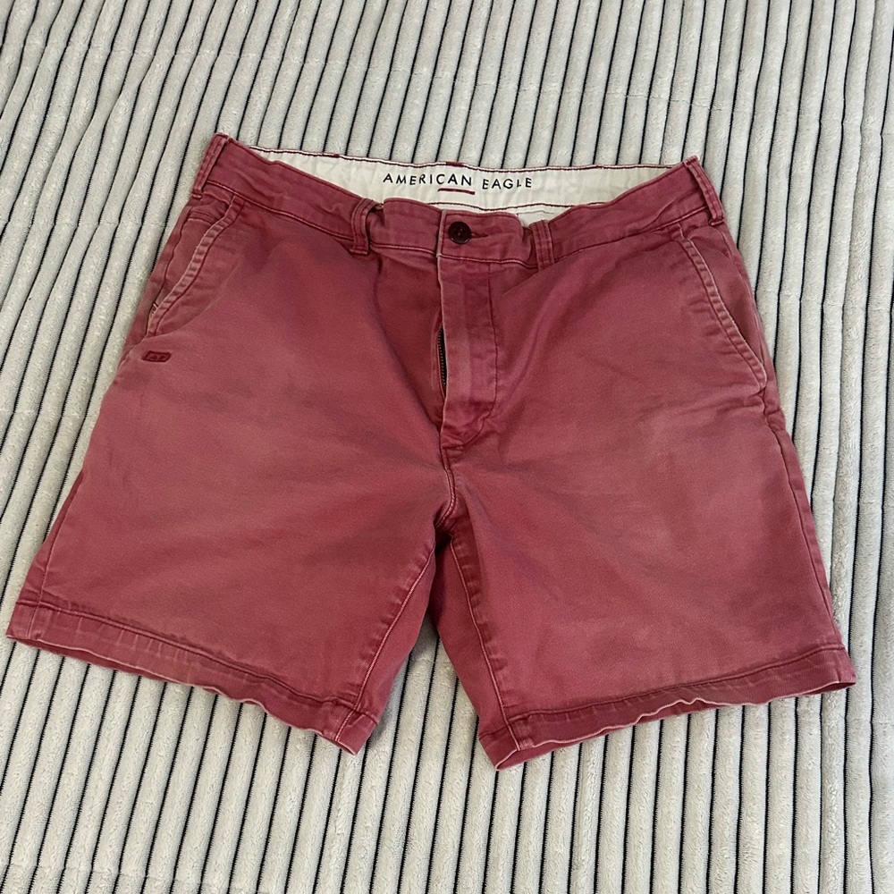 American Eagle Outfitters Men's Burgundy Shorts